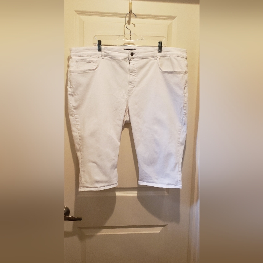 Chaps Women's Plus White Capris